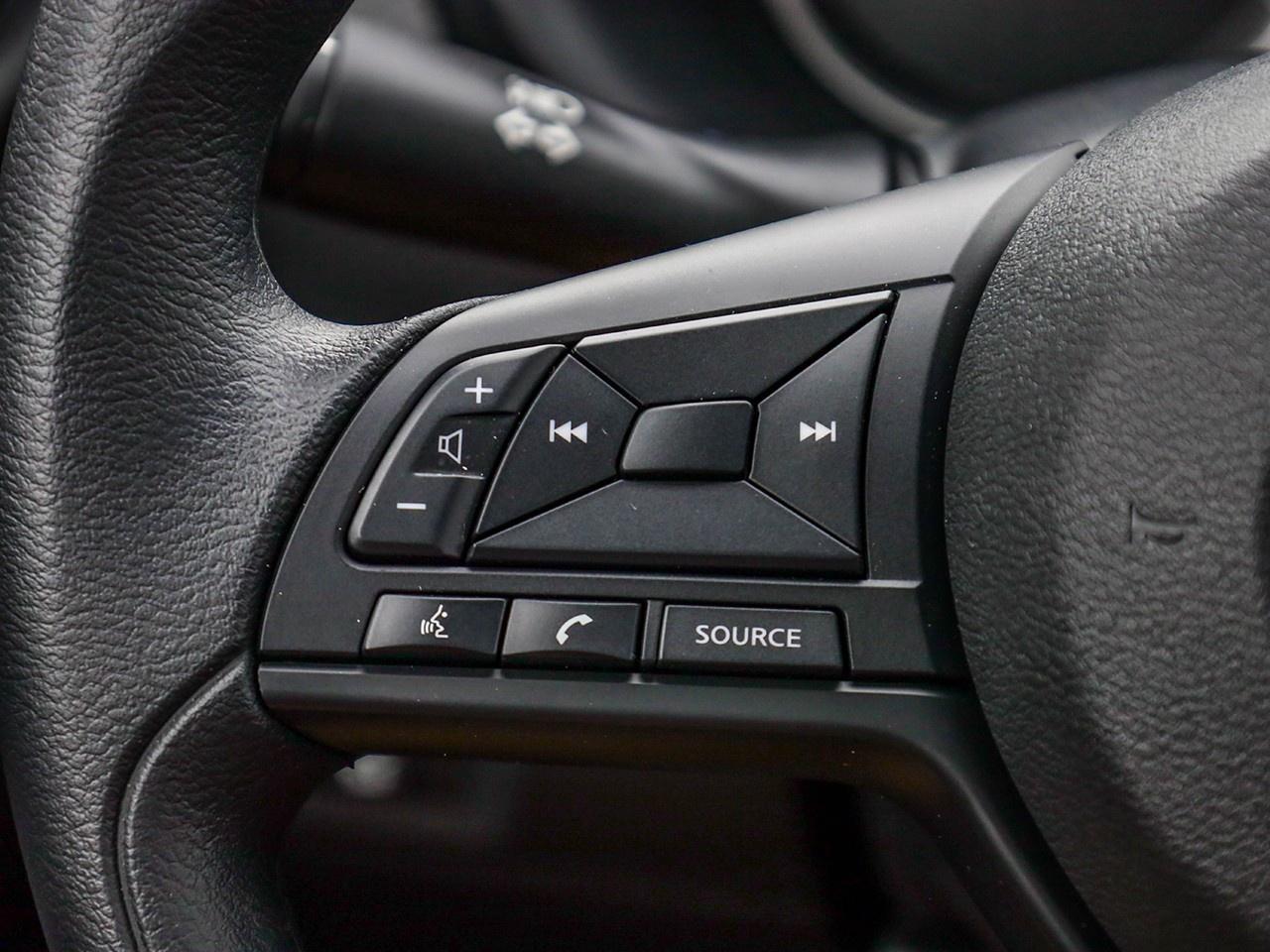 2025 Nissan Kicks Play S Photo