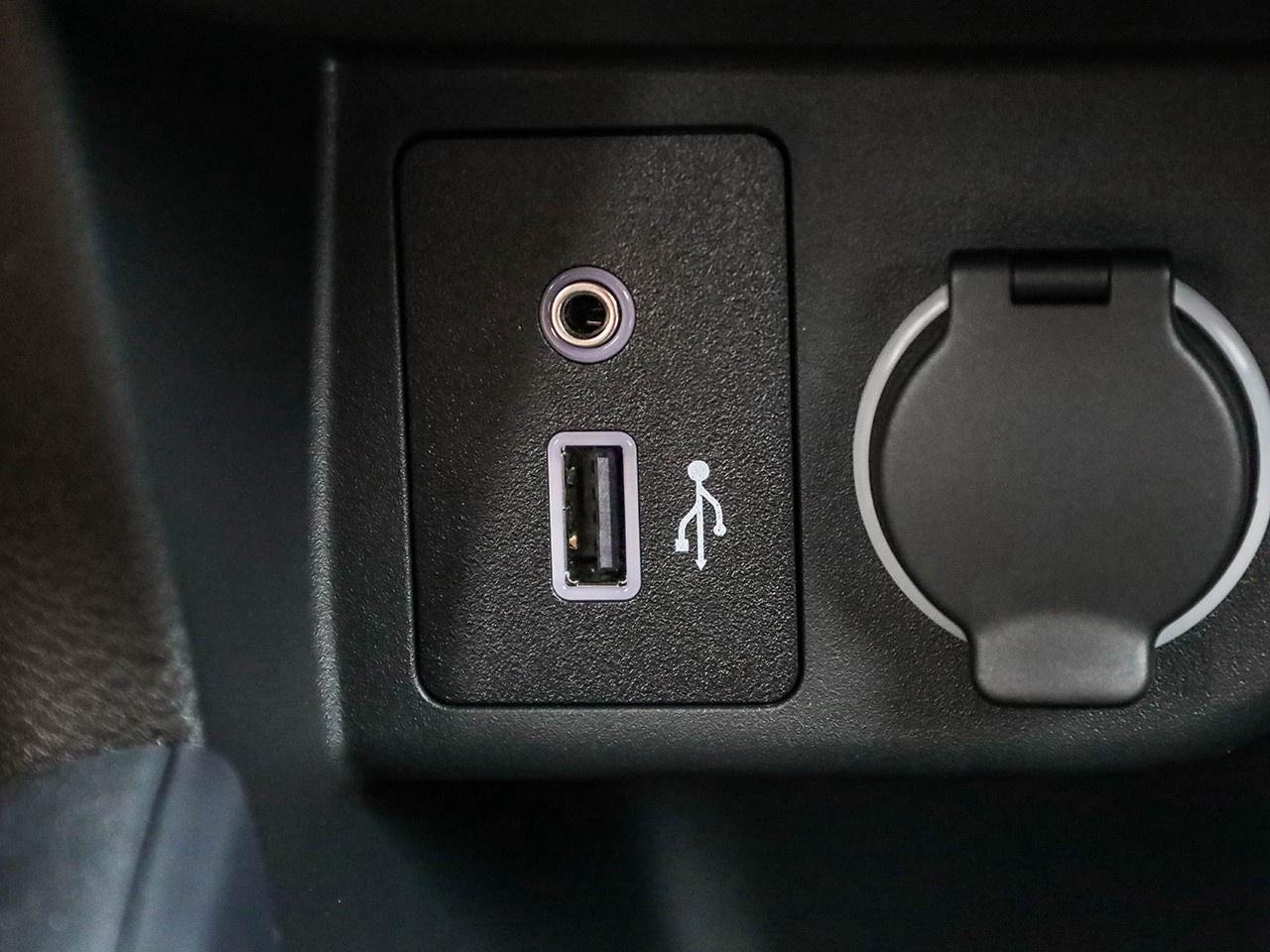 2025 Nissan Kicks Play S Photo