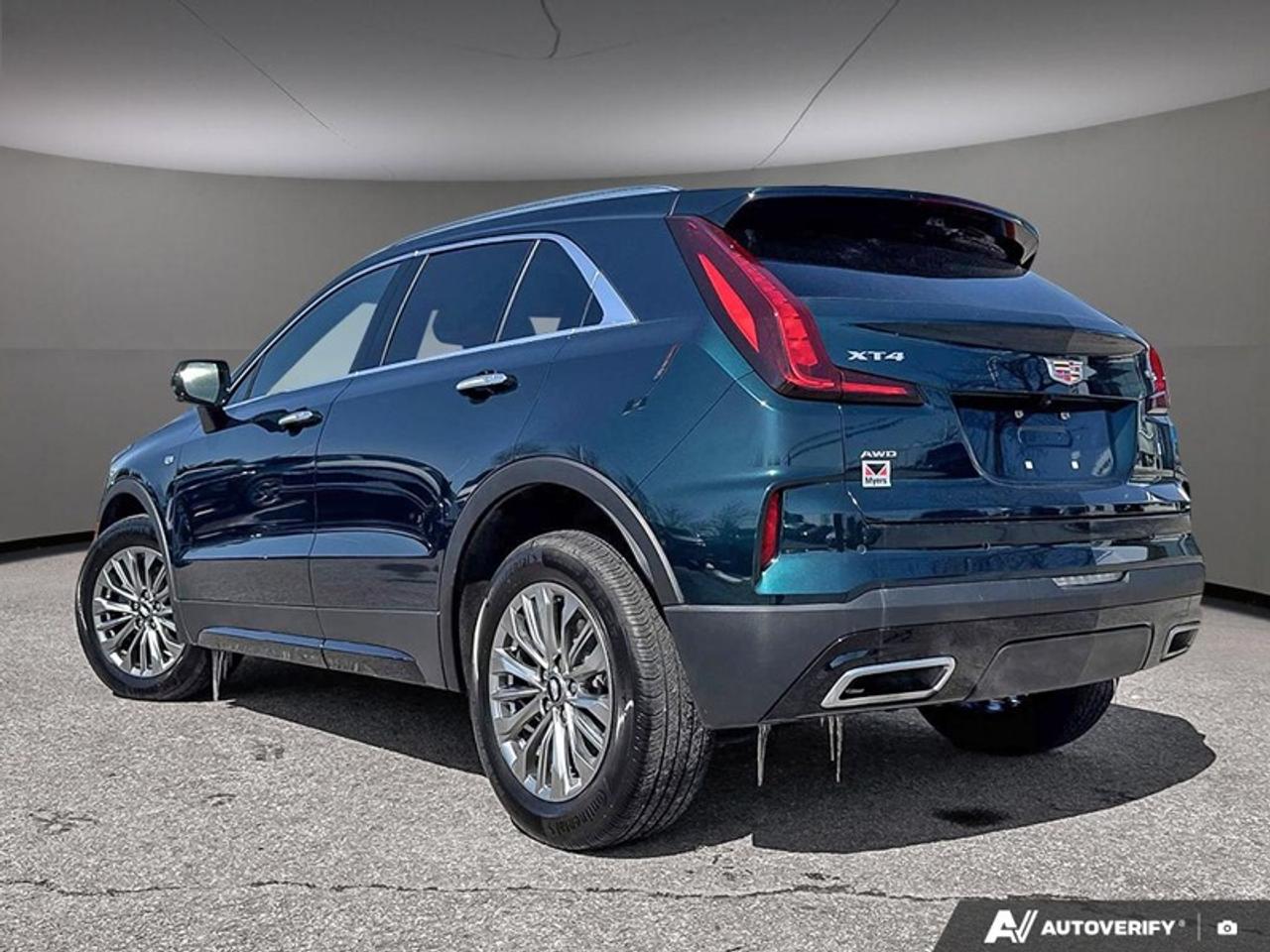 2025 Cadillac XT4 Premium Luxury  - Leather Seats Photo