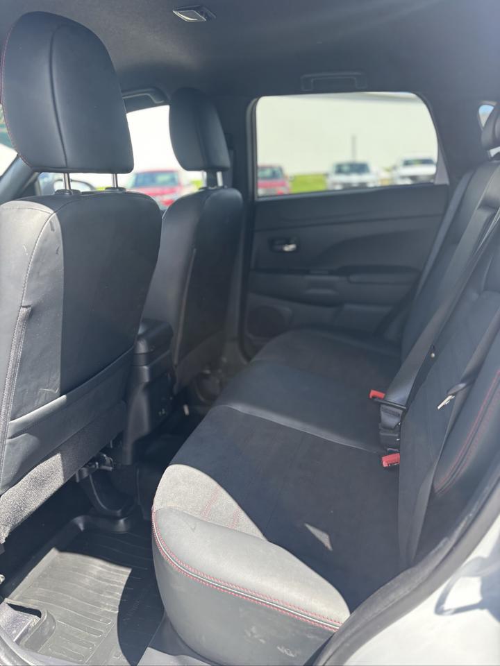 2022 Mitsubishi RVR SE/SEL/LE/GT Photo2
