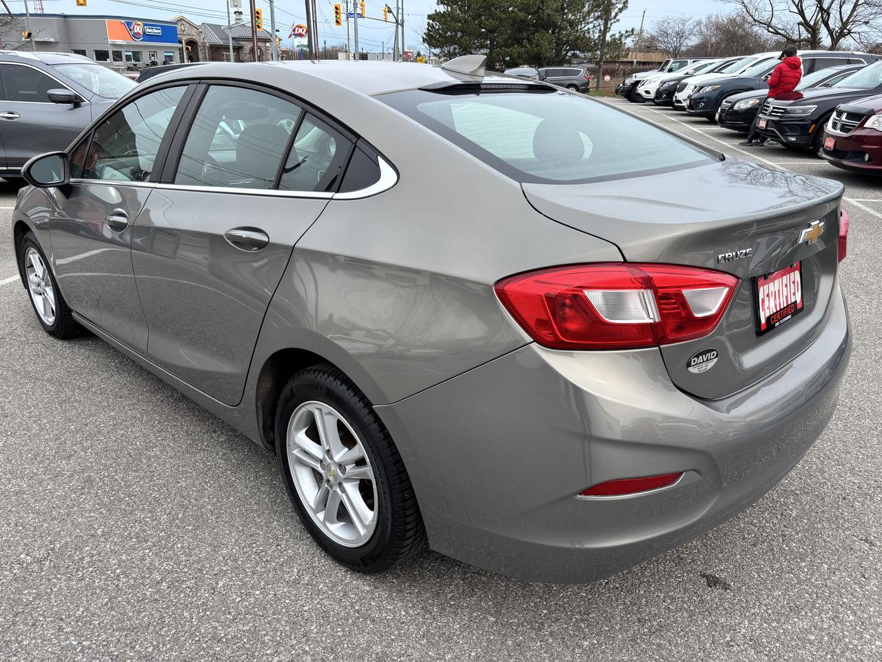 2017 Chevrolet Cruze LT ** HTD SEATS, CARPLAY, BACK CAM ** Photo4