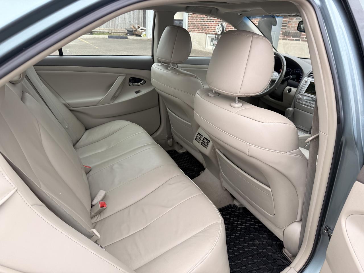 2010 Toyota Camry Hybrid | Very Well Maintained | Great on Gas Photo