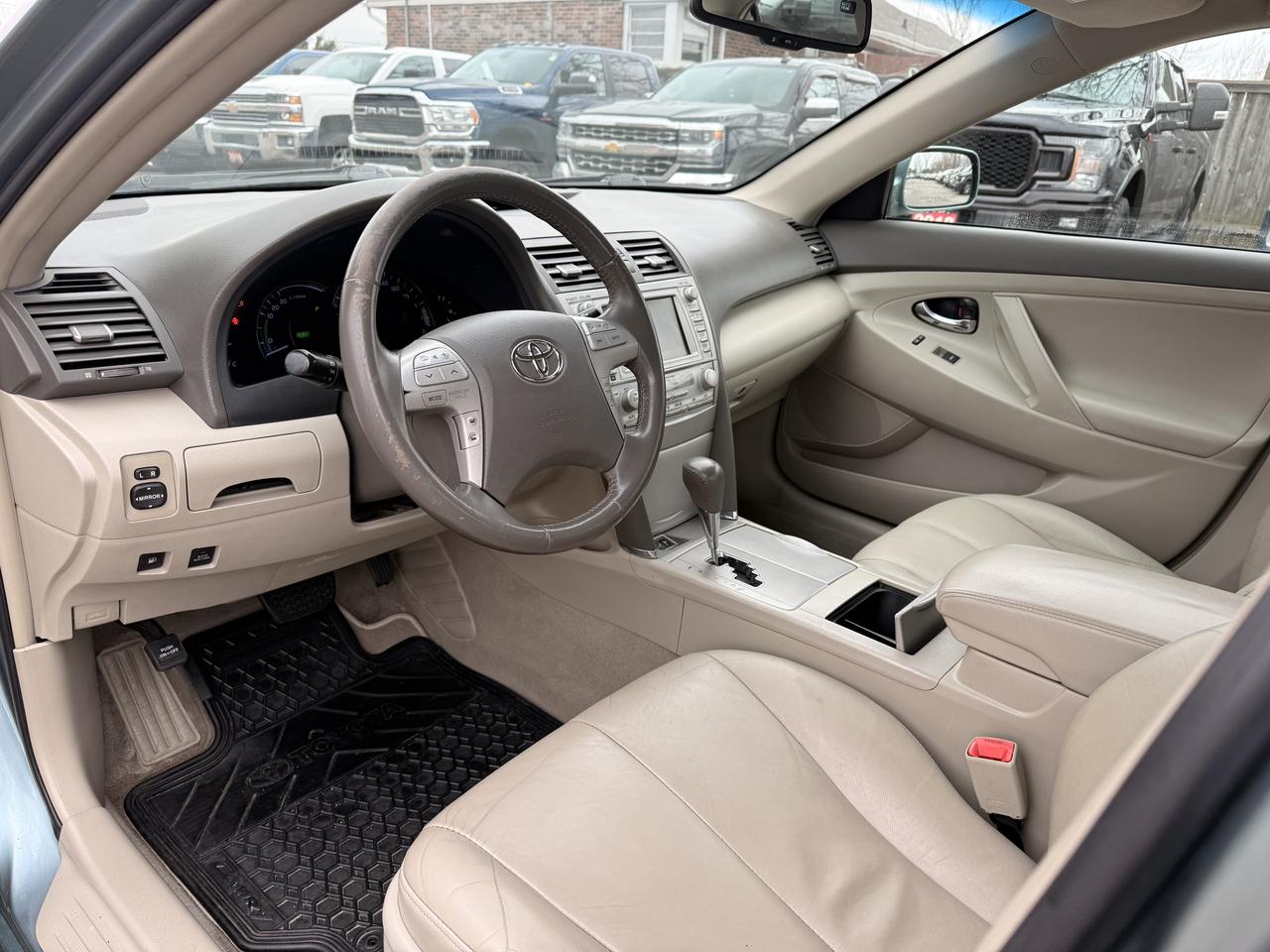 2010 Toyota Camry Hybrid | Very Well Maintained | Great on Gas Photo