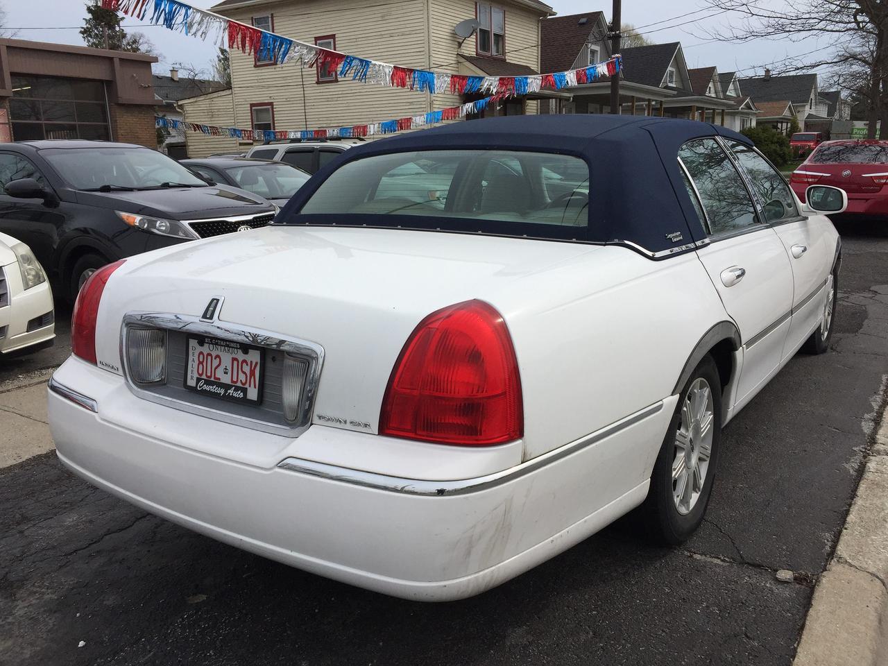 2010 Lincoln Town Car One Owner, Garage Kept, No Rust, Florida Car!!! Photo