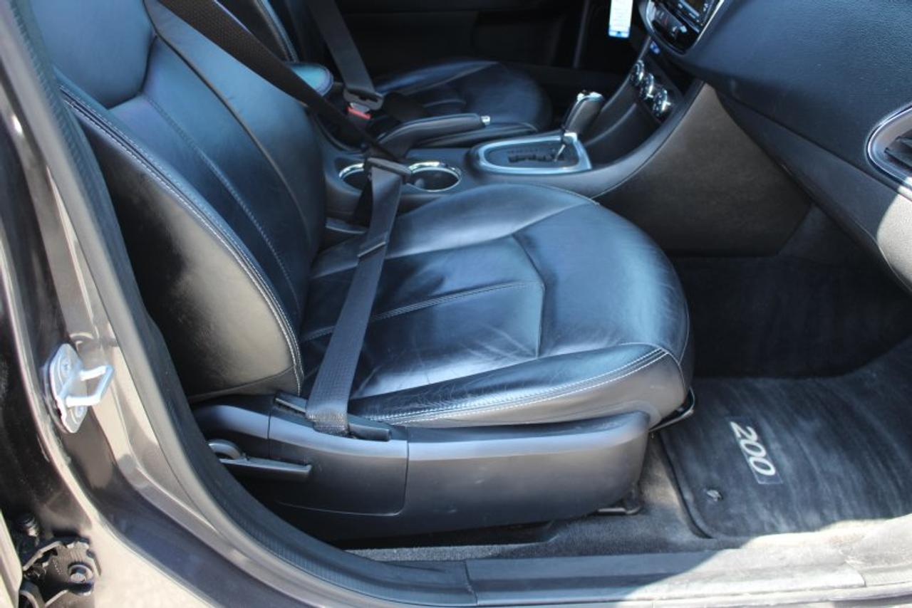 2014 Chrysler 200 Limited*Low Ks*Heated Leather*Sun Roof*Bluetooth Photo