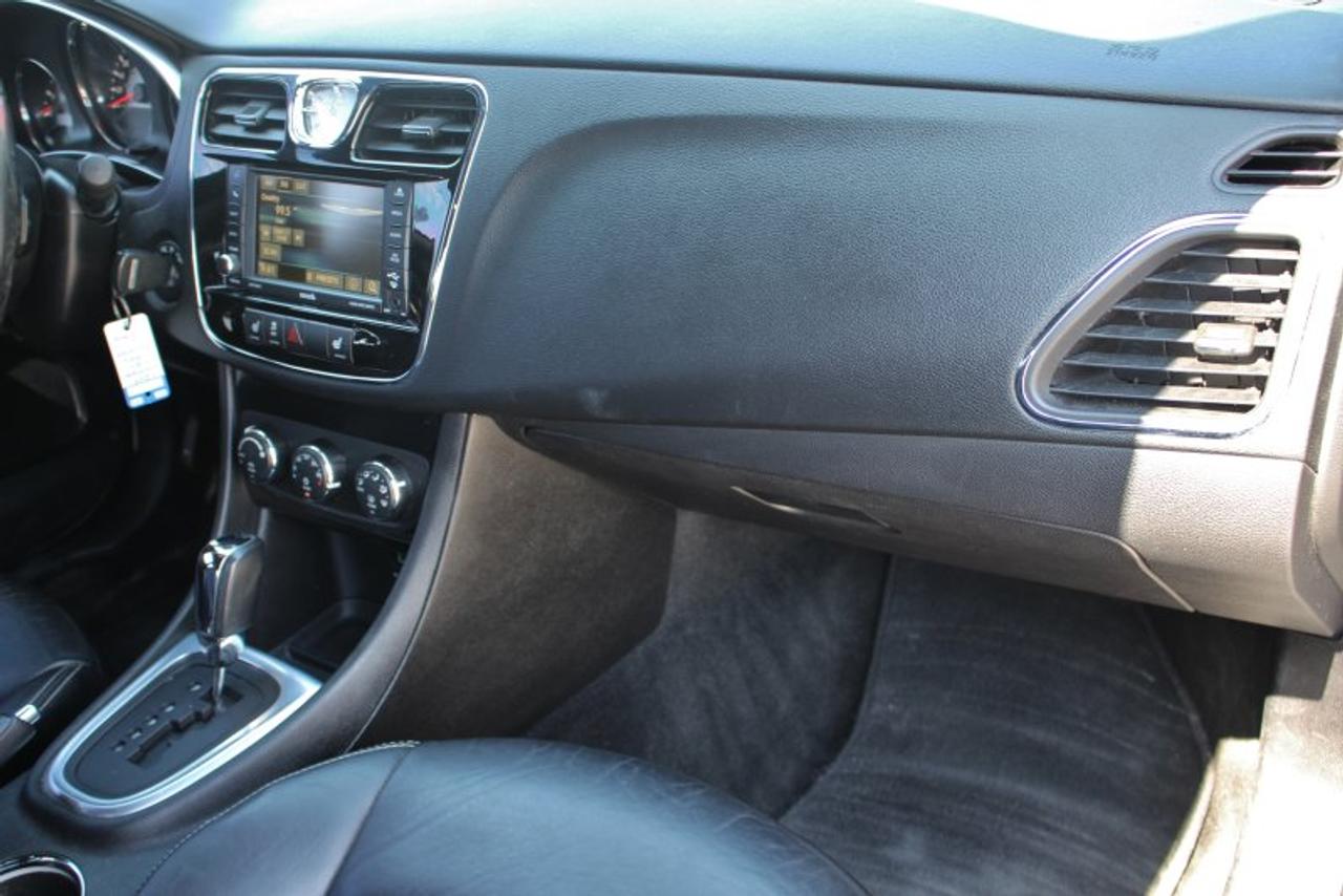 2014 Chrysler 200 Limited*Low Ks*Heated Leather*Sun Roof*Bluetooth Photo