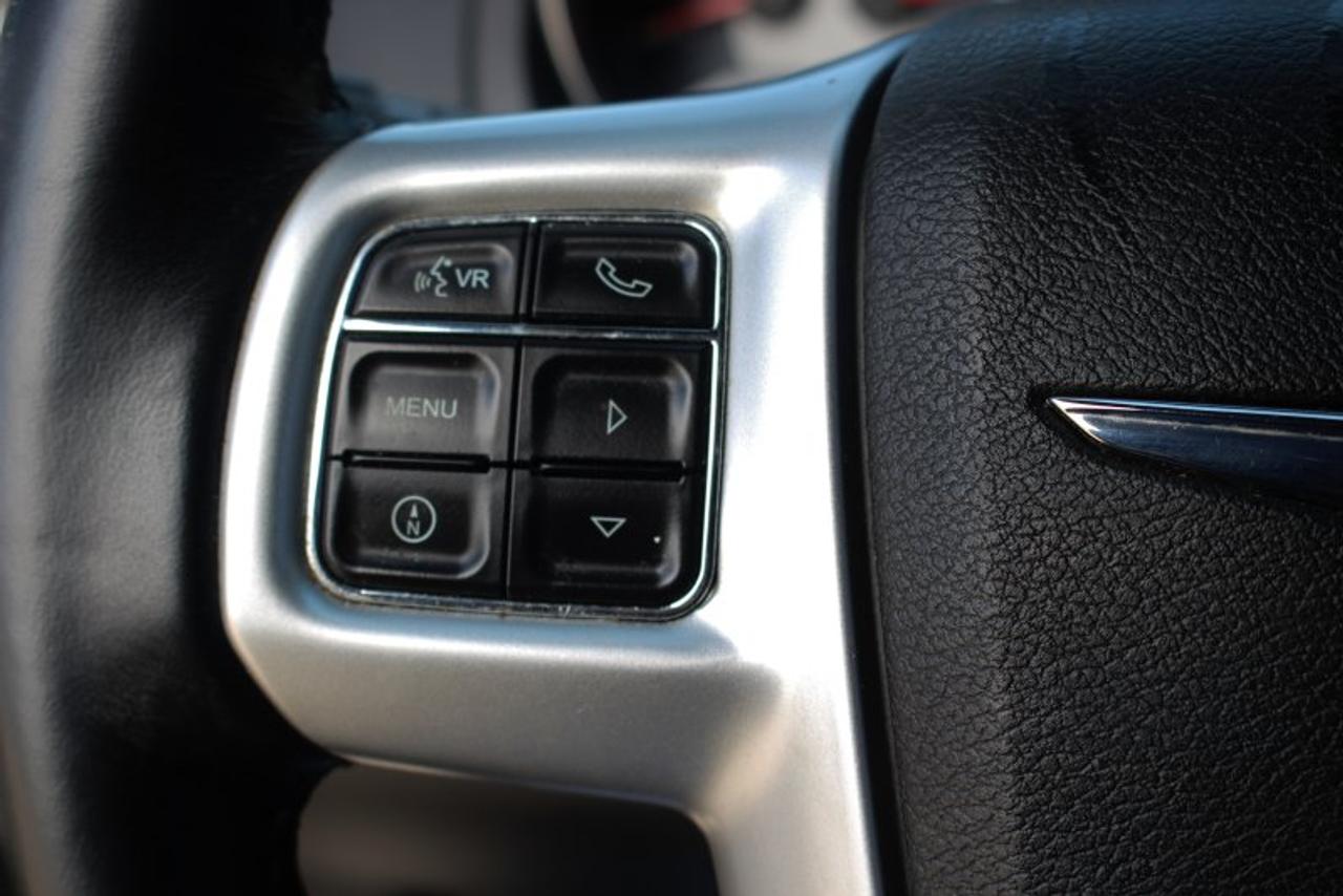 2014 Chrysler 200 Limited*Low Ks*Heated Leather*Sun Roof*Bluetooth Photo