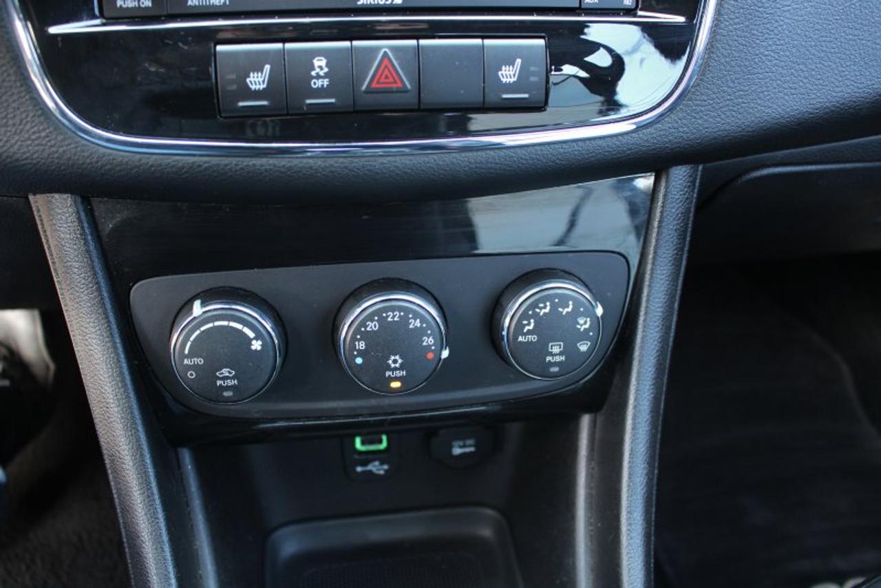 2014 Chrysler 200 Limited*Low Ks*Heated Leather*Sun Roof*Bluetooth Photo