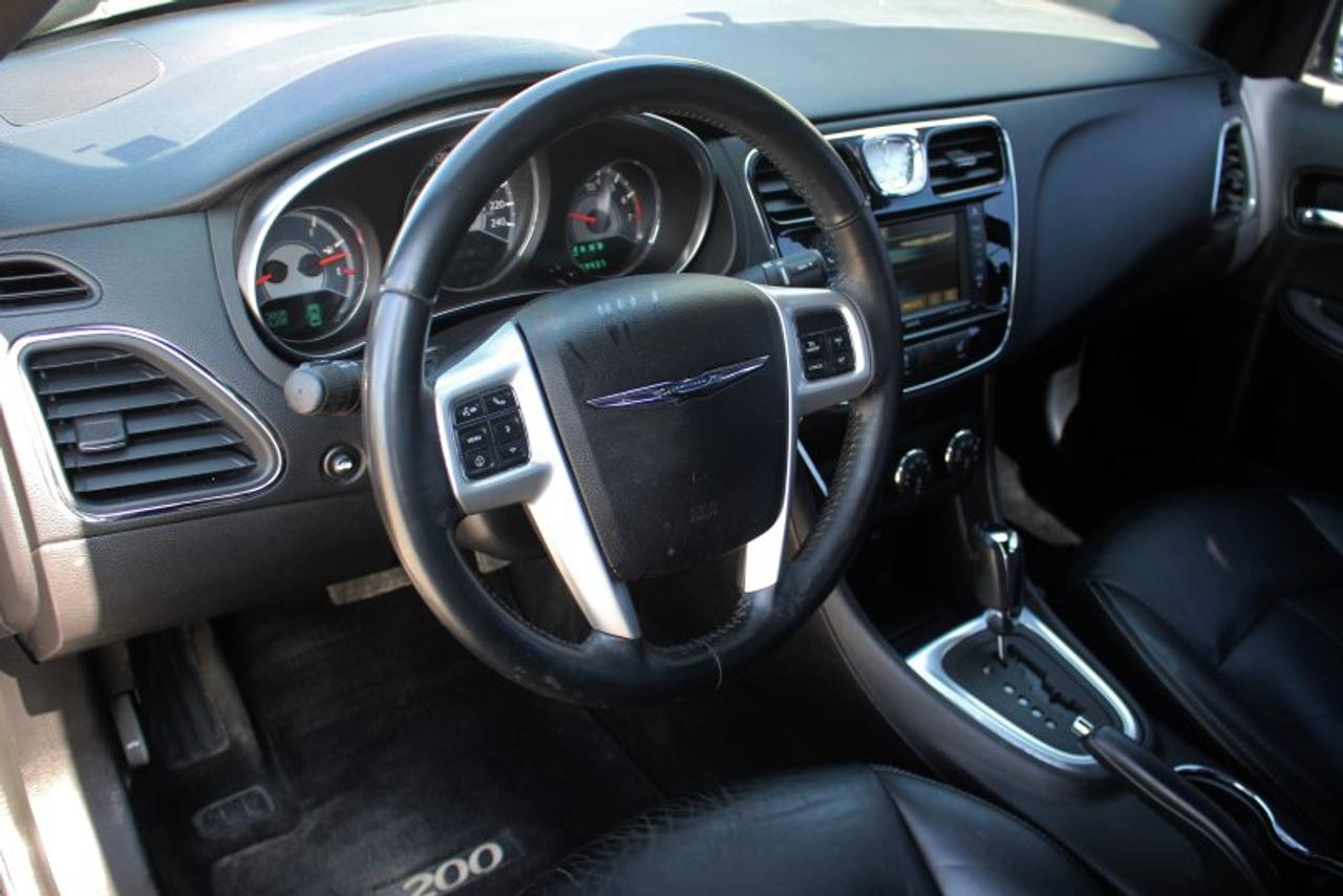 2014 Chrysler 200 Limited*Low Ks*Heated Leather*Sun Roof*Bluetooth Photo
