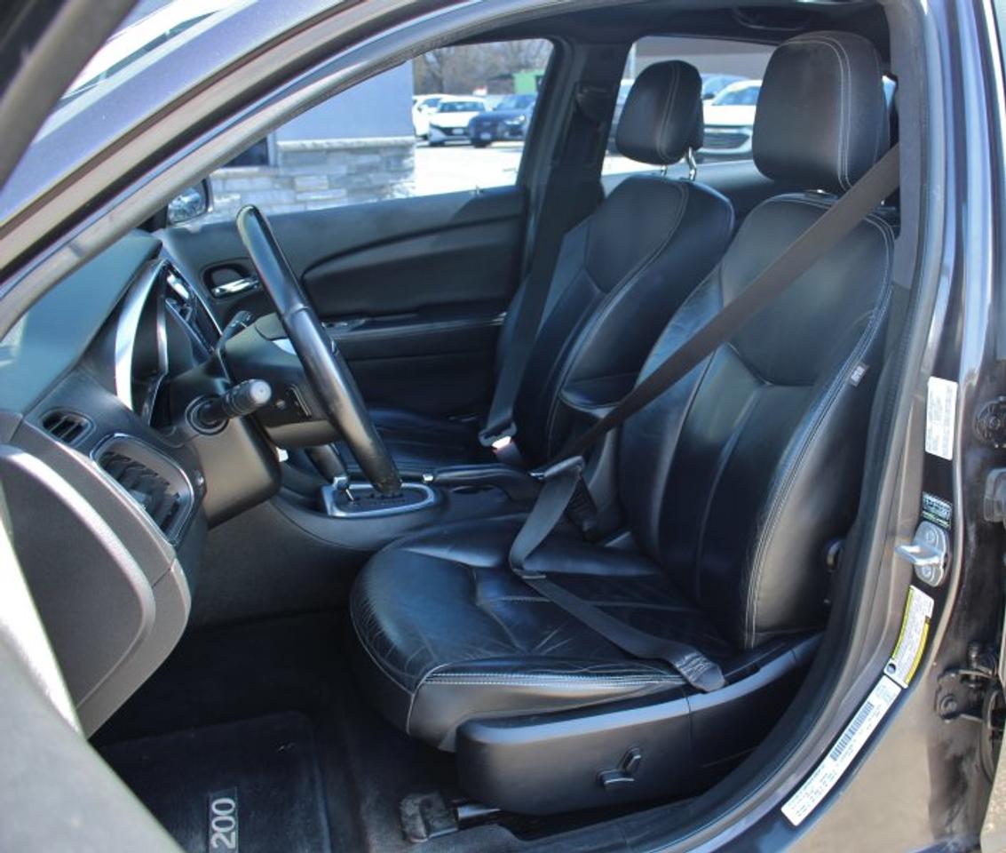 2014 Chrysler 200 Limited*Low Ks*Heated Leather*Sun Roof*Bluetooth Photo