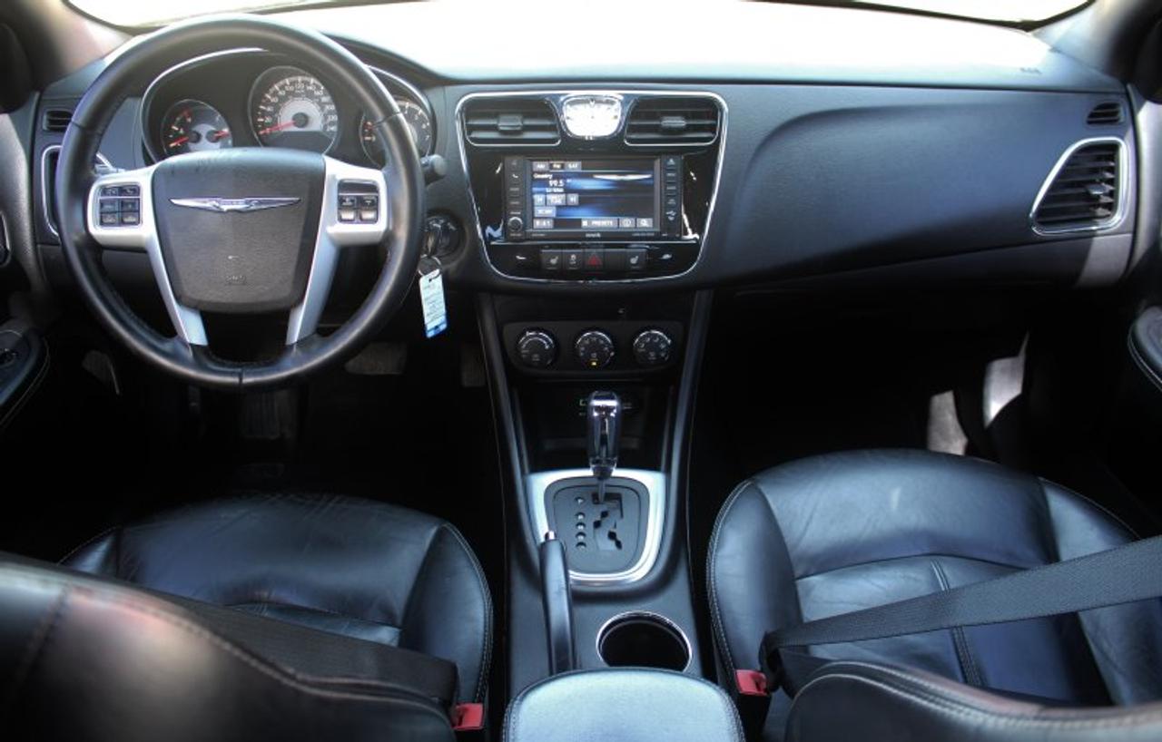 2014 Chrysler 200 Limited*Low Ks*Heated Leather*Sun Roof*Bluetooth Photo