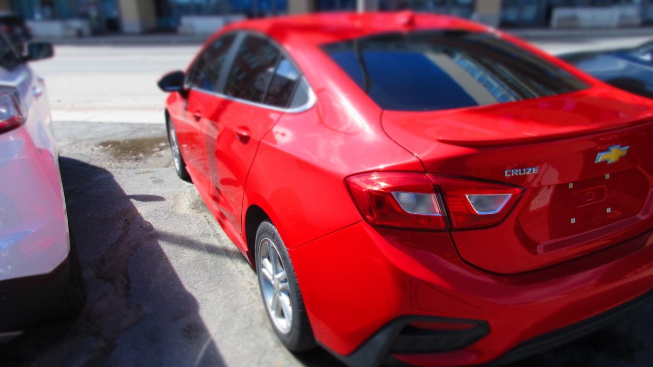 2018 Chevrolet Cruze LT Auto 4dr Sedan Photo4