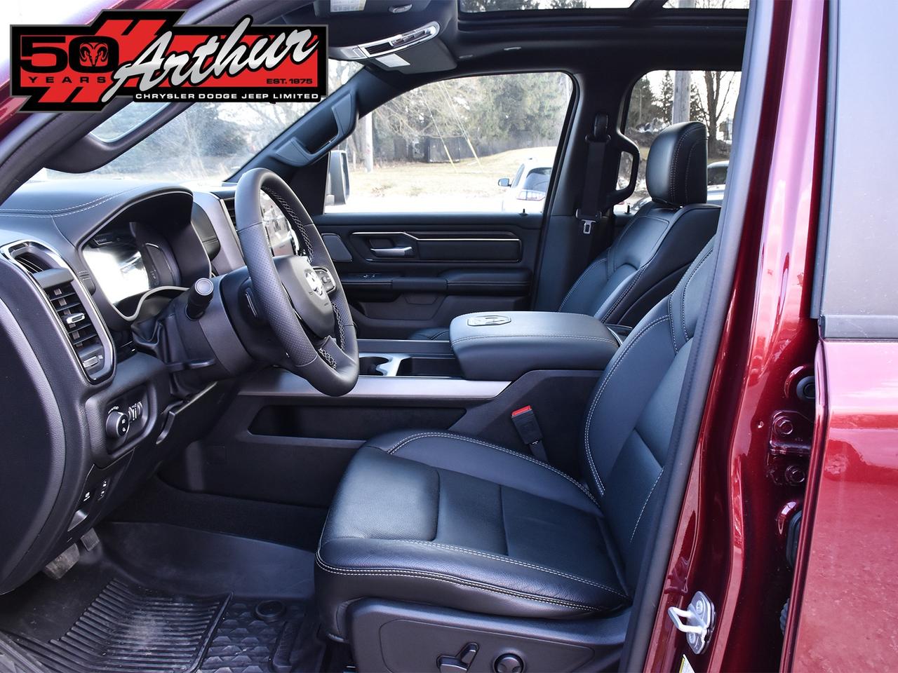 2025 RAM 1500 SPORT CREW CAB 4X4 WITH PANORAMIC SUNROOF Photo