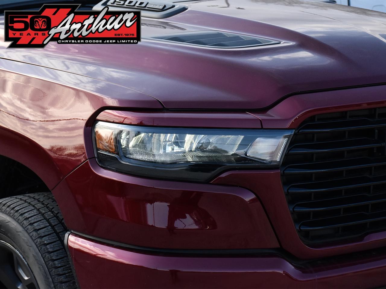 2025 RAM 1500 SPORT CREW CAB 4X4 WITH PANORAMIC SUNROOF Photo