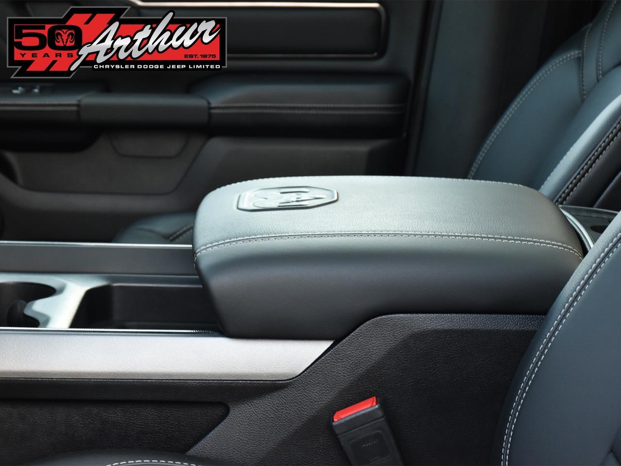 2025 RAM 1500 SPORT CREW CAB 4X4 WITH PANORAMIC SUNROOF Photo