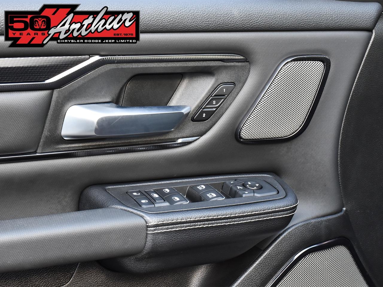 2025 RAM 1500 SPORT CREW CAB 4X4 WITH PANORAMIC SUNROOF Photo