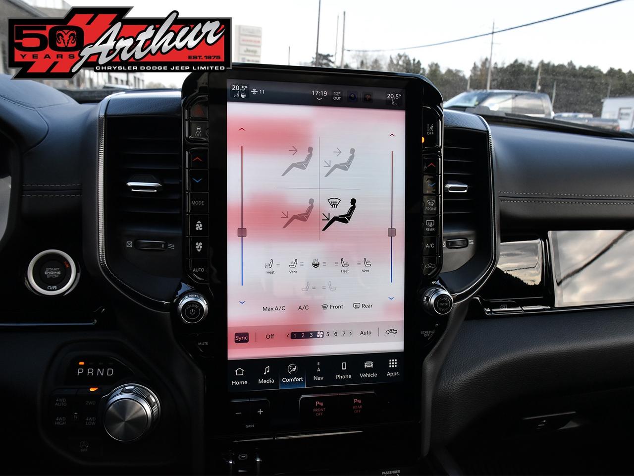 2025 RAM 1500 SPORT CREW CAB 4X4 WITH PANORAMIC SUNROOF Photo
