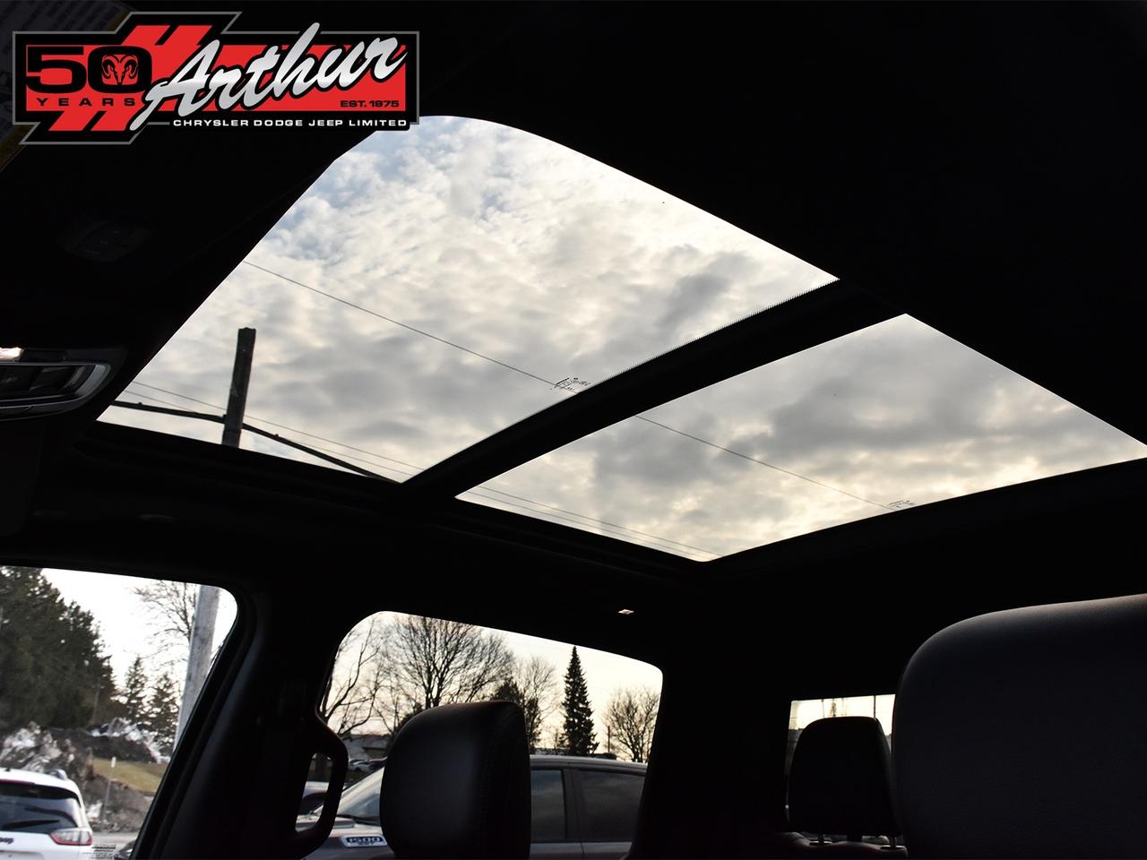 2025 RAM 1500 SPORT CREW CAB 4X4 WITH PANORAMIC SUNROOF Photo