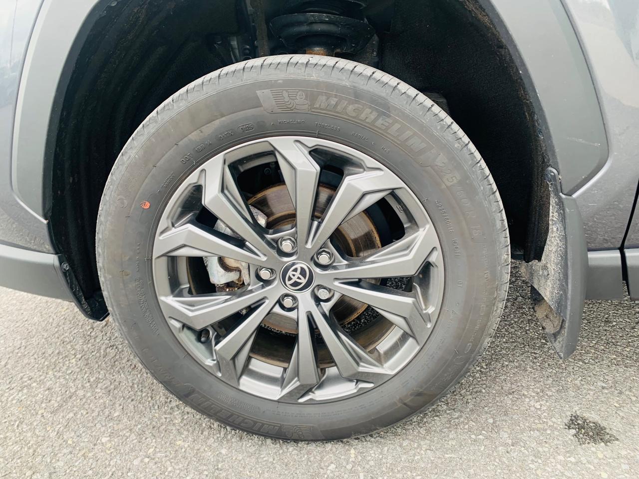 2025 Toyota RAV4 Hybrid XLE 4dr All-Wheel Drive Photo3