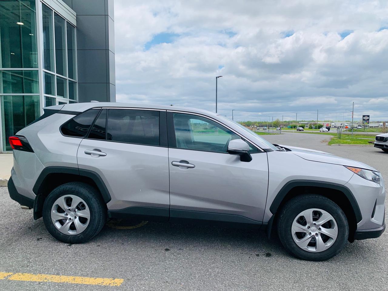 2023 Toyota RAV4 LE 4dr All-wheel Drive Photo