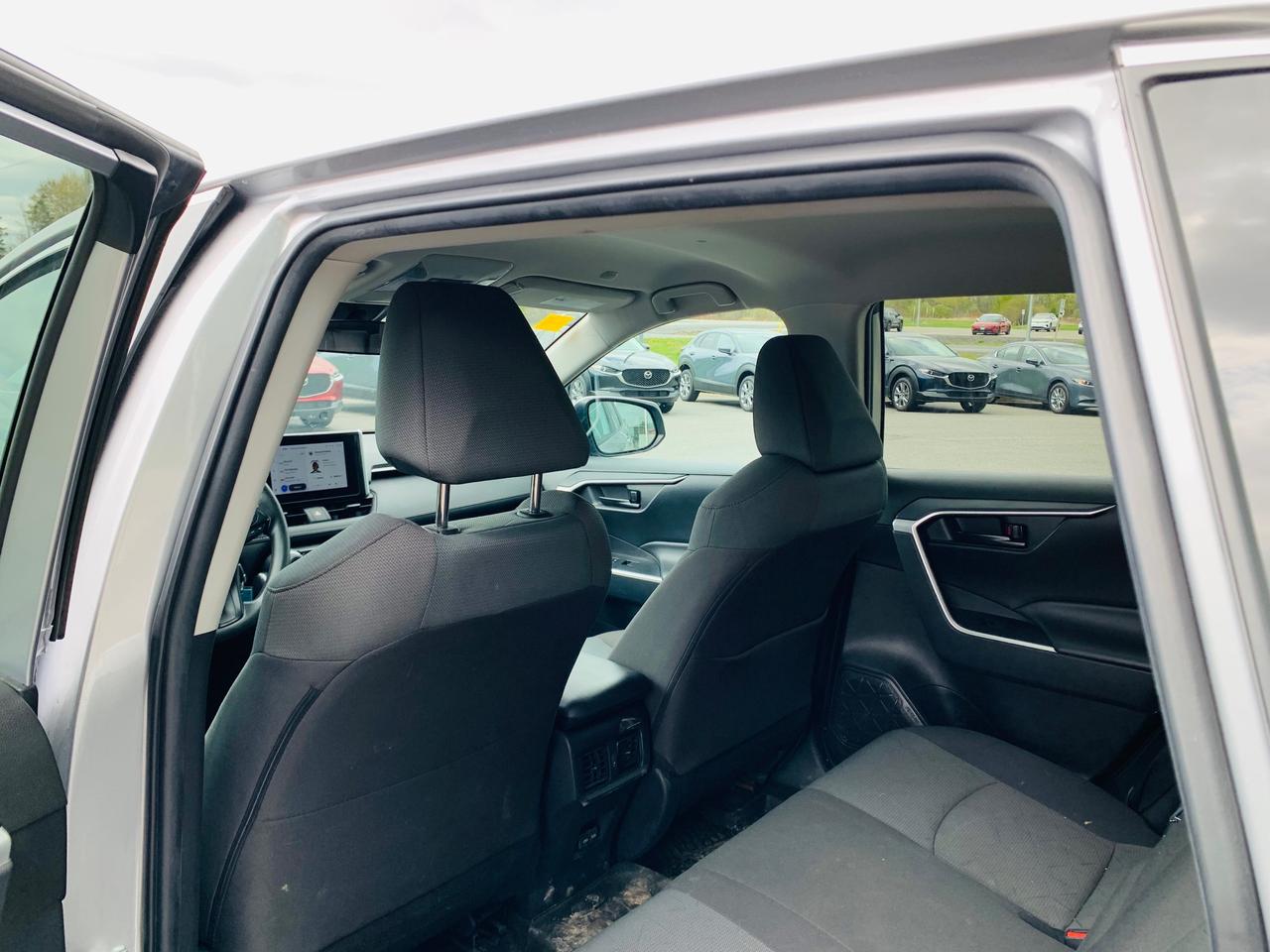 2023 Toyota RAV4 LE 4dr All-wheel Drive Photo