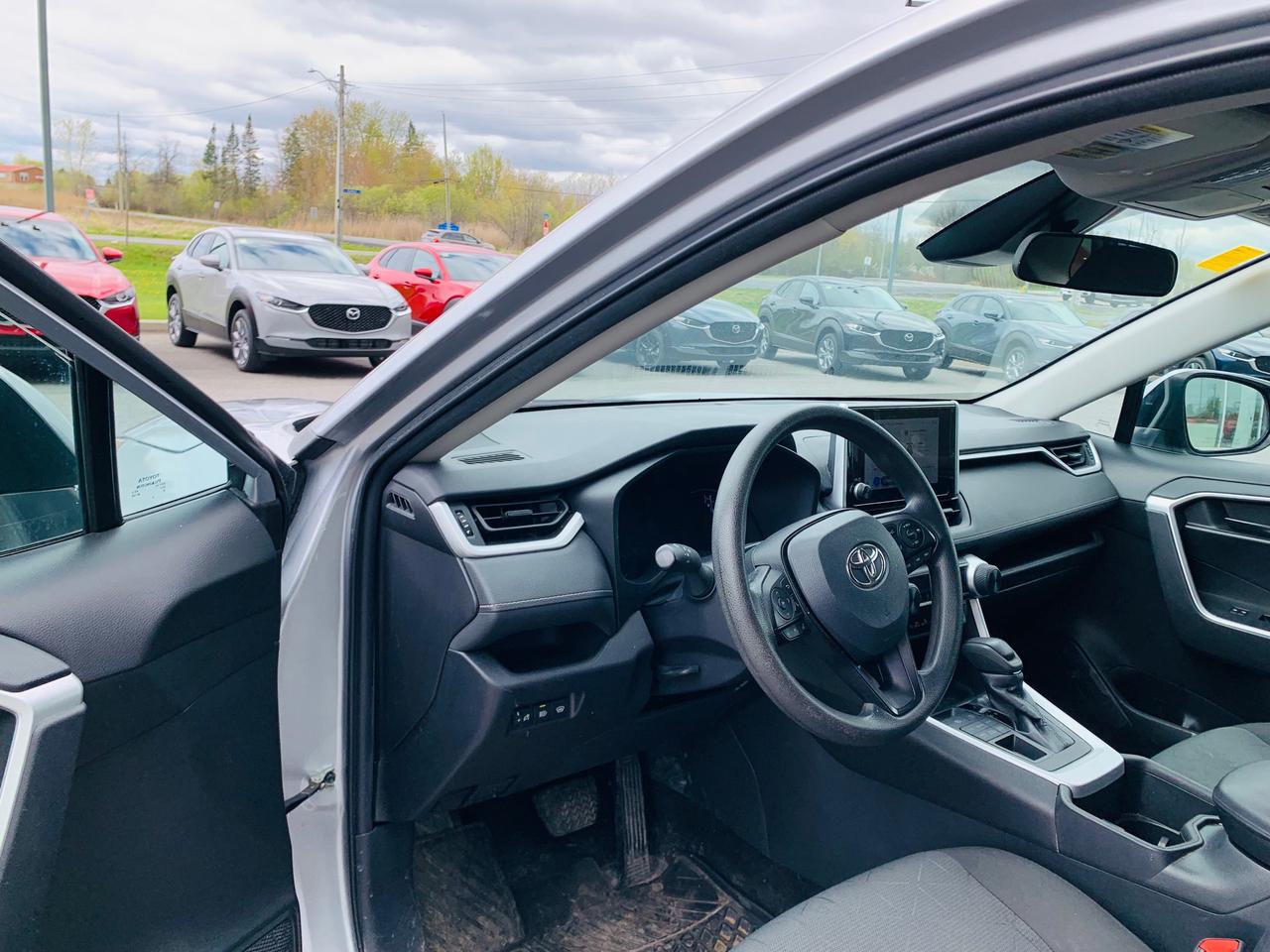 2023 Toyota RAV4 LE 4dr All-wheel Drive Photo