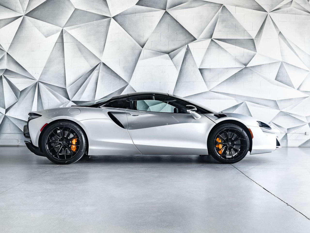 2025 McLaren Artura  Photo