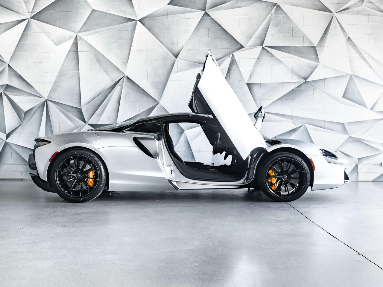 2025 McLaren Artura  Photo