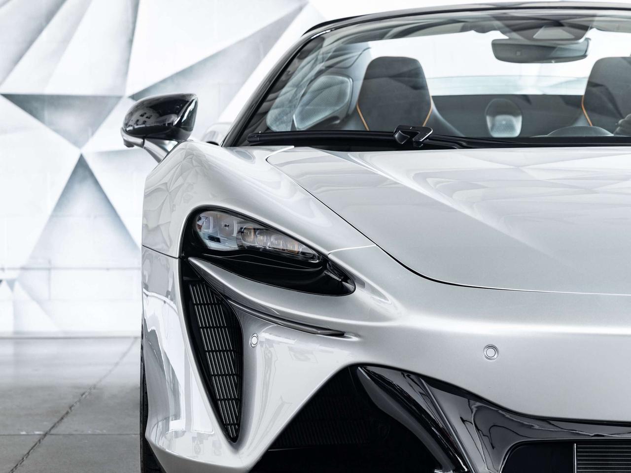 2025 McLaren Artura  Photo