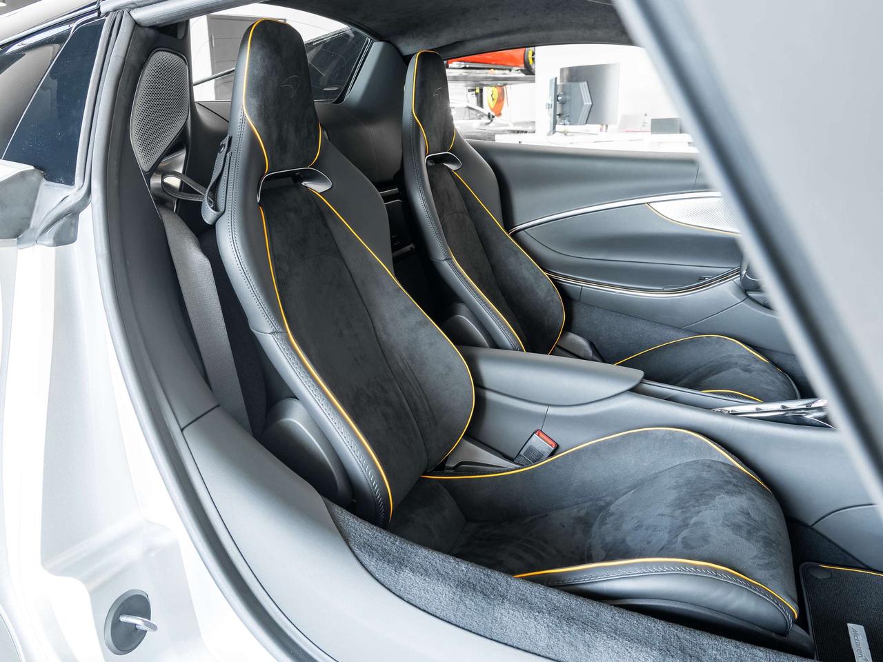 2025 McLaren Artura  Photo