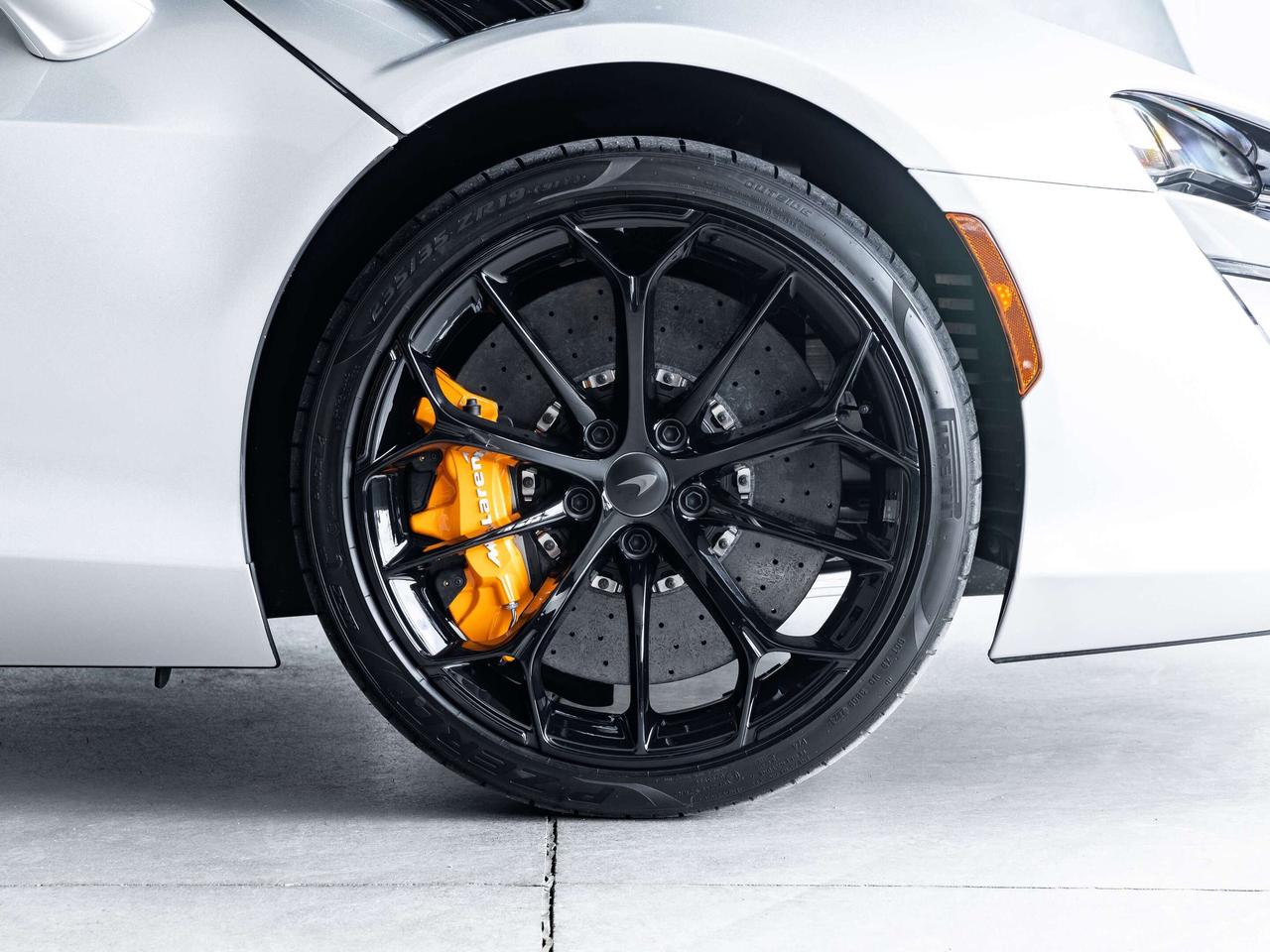 2025 McLaren Artura  Photo