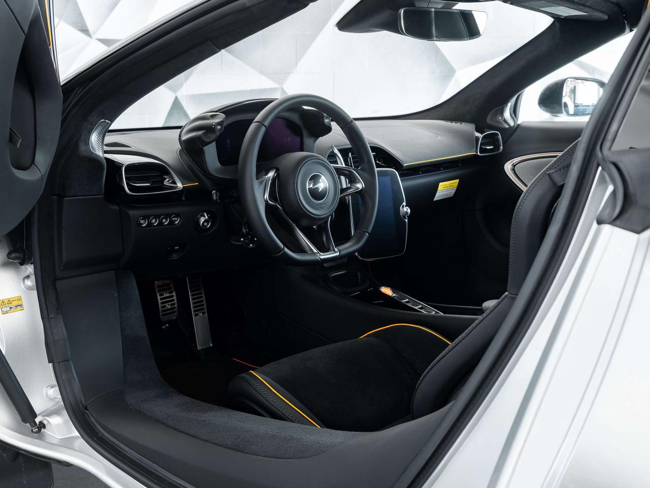 2025 McLaren Artura  Photo