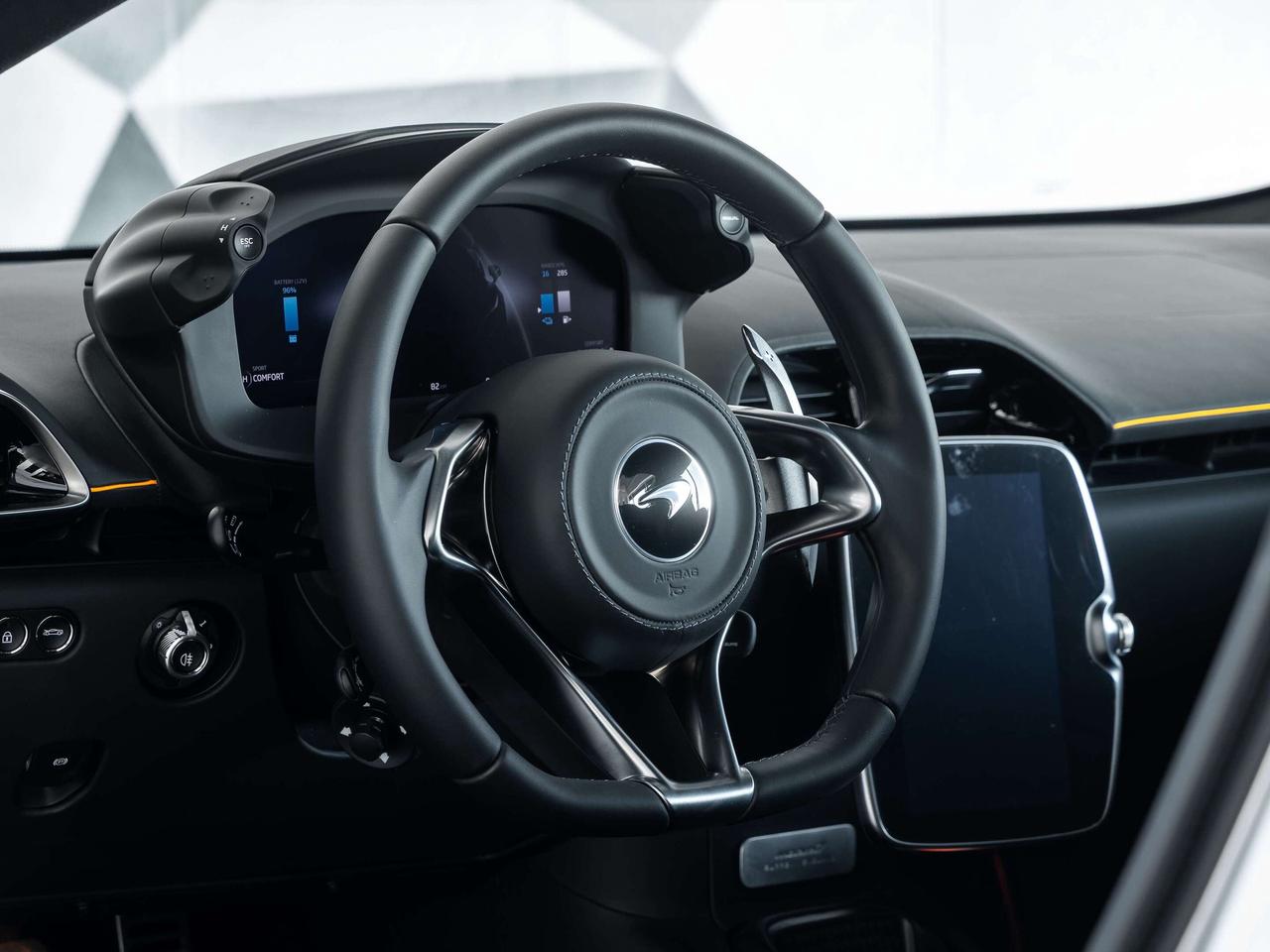 2025 McLaren Artura  Photo