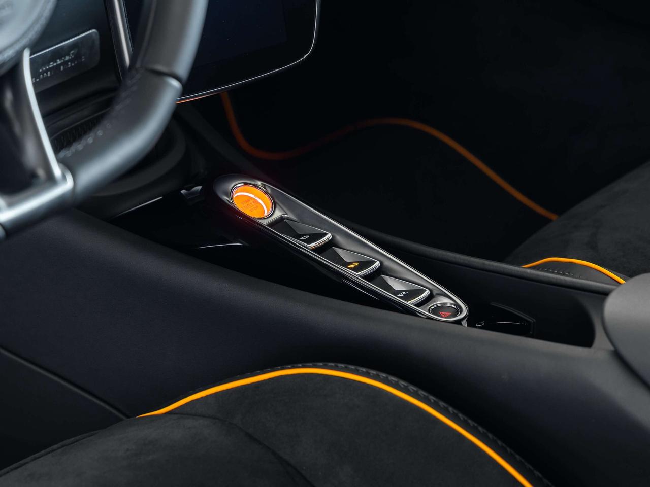 2025 McLaren Artura  Photo