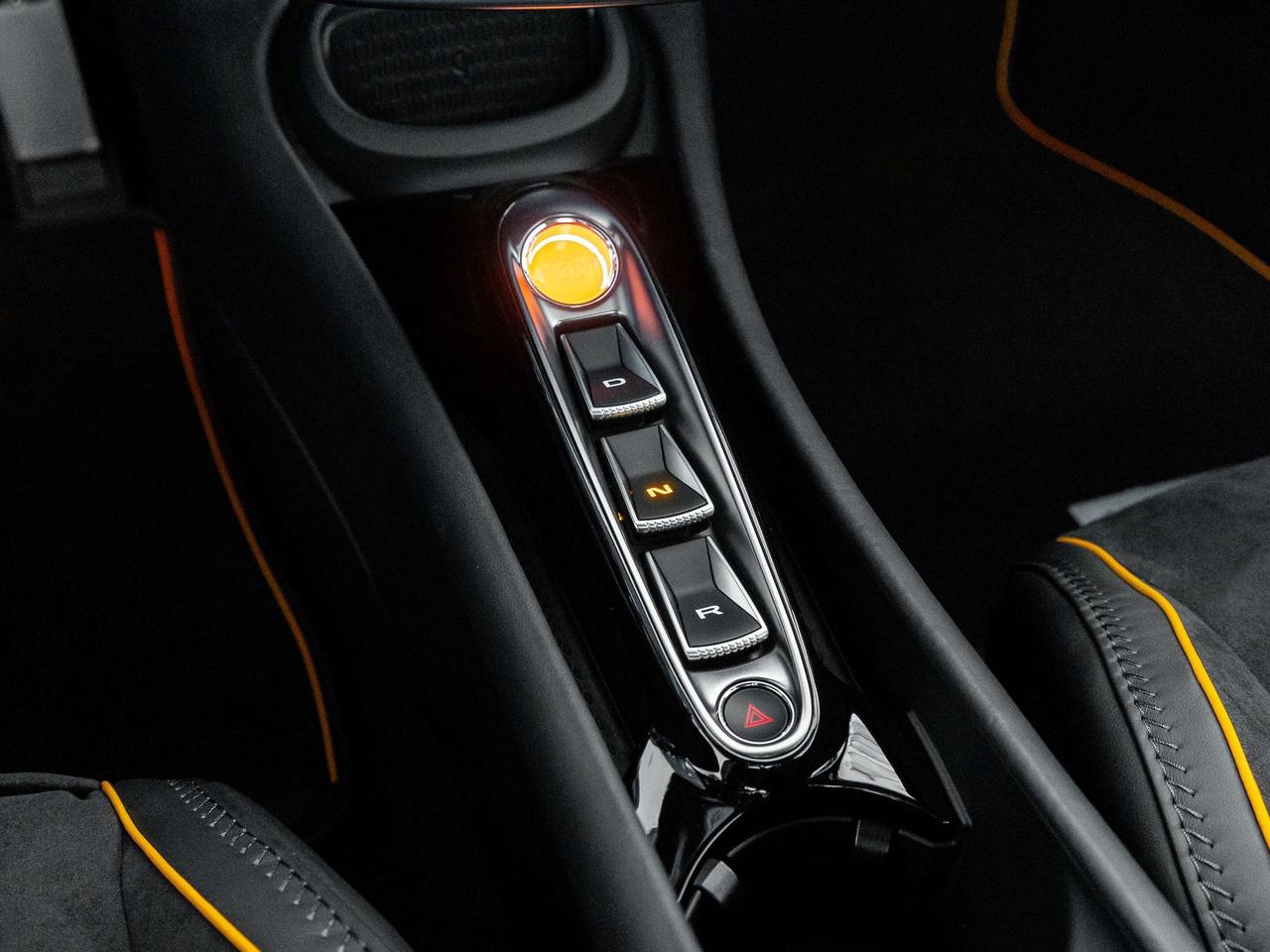 2025 McLaren Artura  Photo