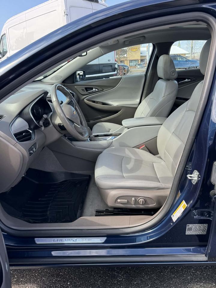 2019 Chevrolet Malibu 4dr Sdn Premier w-2LZ Photo
