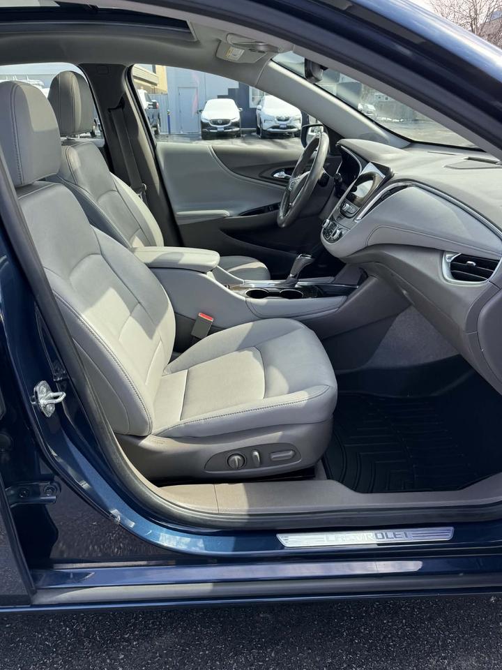 2019 Chevrolet Malibu 4dr Sdn Premier w-2LZ Photo