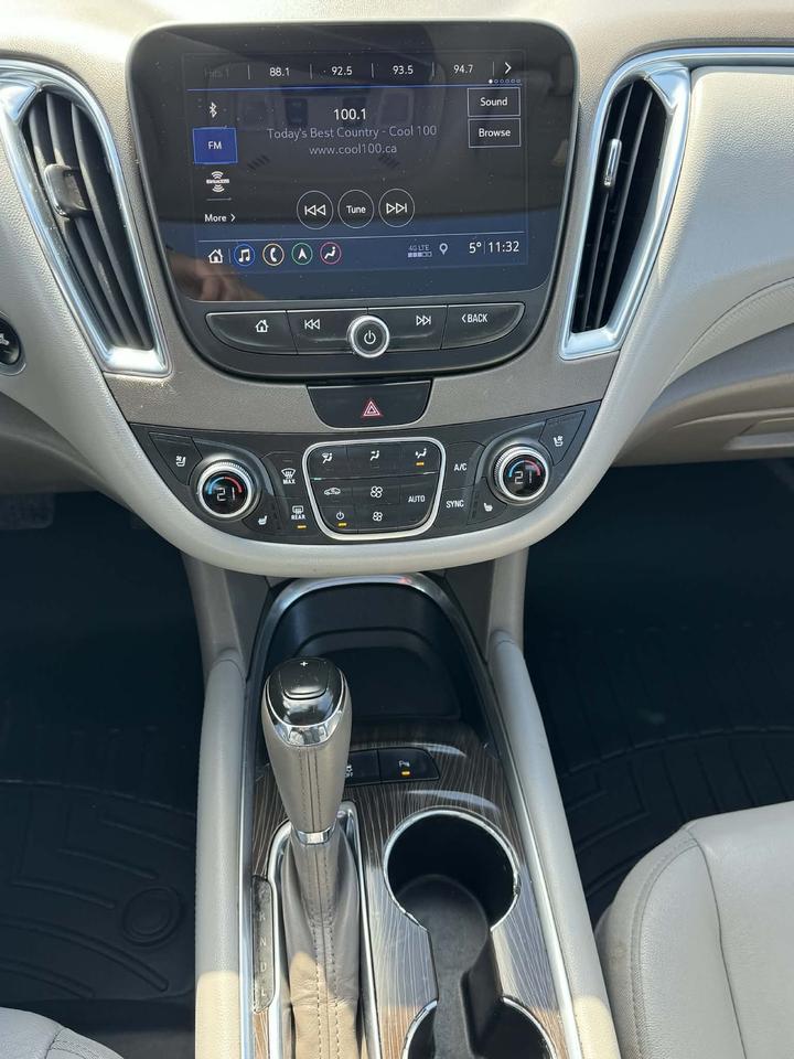 2019 Chevrolet Malibu 4dr Sdn Premier w-2LZ Photo