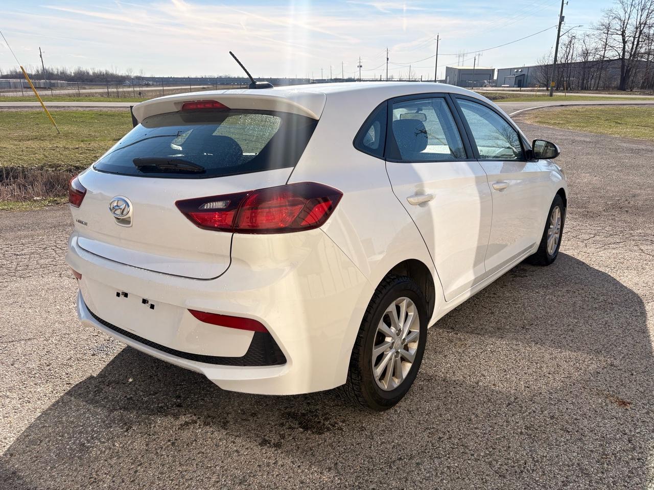 2019 Hyundai Accent 5 DOOR AUTO Photo3