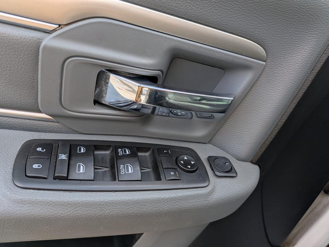 2018 RAM 1500 SLT Photo