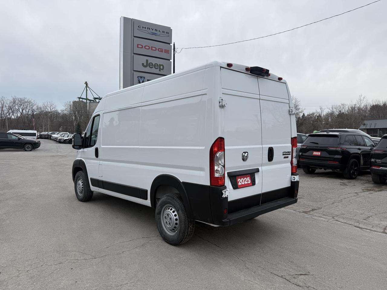 2025 RAM ProMaster Cargo Van Tradesman 2500 High Roof 136  WB w-Pass Seat Photo2
