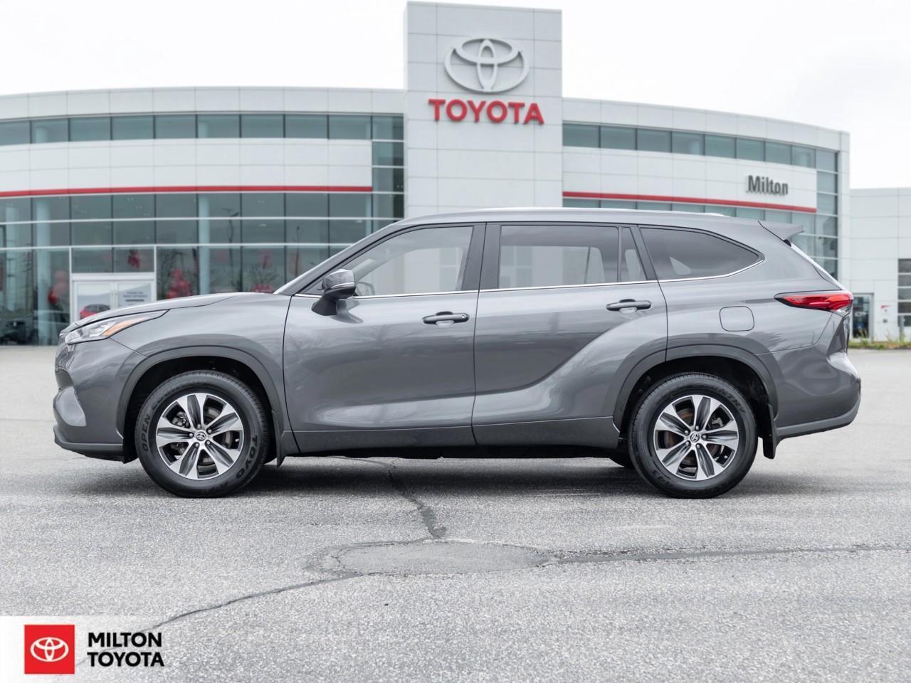 2023 Toyota Highlander LEATHER SUNROOF BLIND SPOT 8 PASSENGER ONE OWNER T Photo2