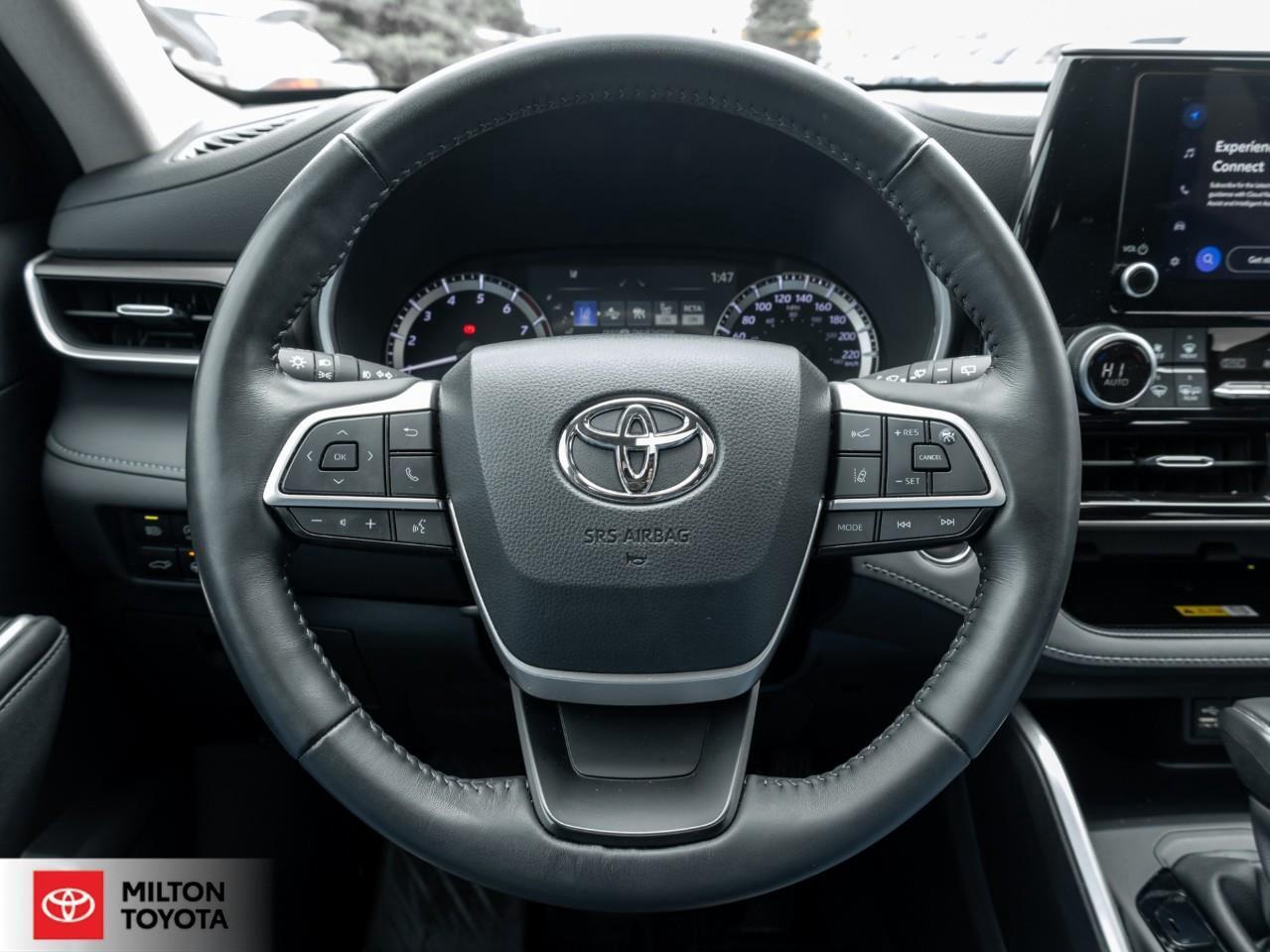 2023 Toyota Highlander LEATHER SUNROOF BLIND SPOT 8 PASSENGER ONE OWNER T Photo