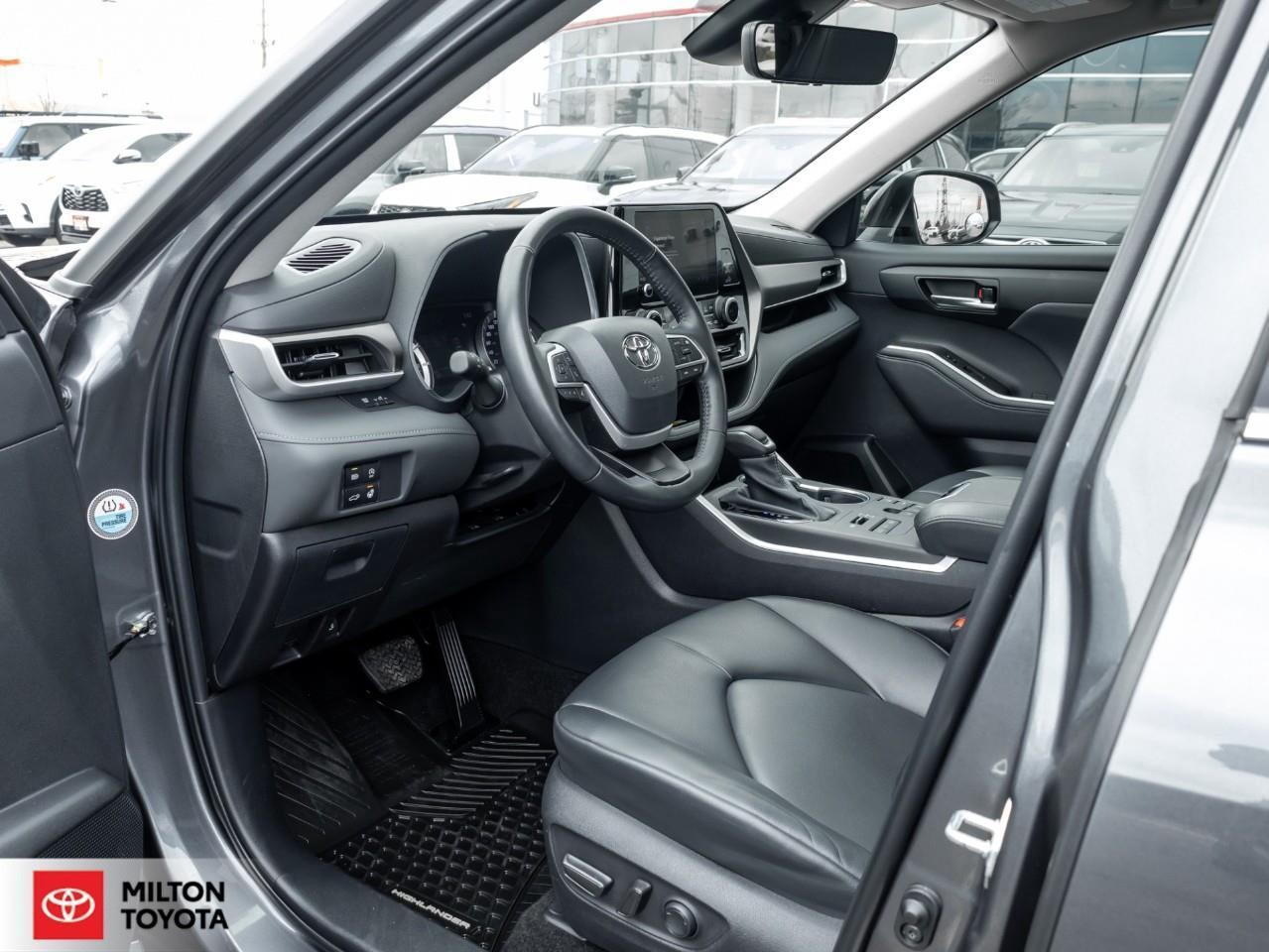 2023 Toyota Highlander LEATHER SUNROOF BLIND SPOT 8 PASSENGER ONE OWNER T Photo