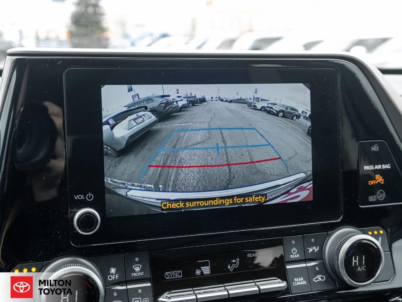 2023 Toyota Highlander LEATHER SUNROOF BLIND SPOT 8 PASSENGER ONE OWNER T Photo