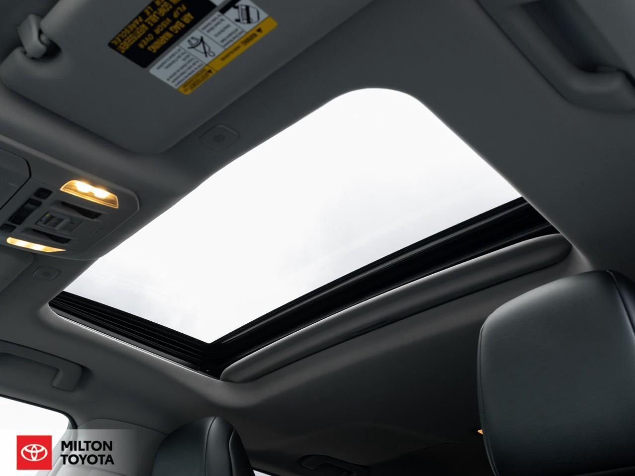 2023 Toyota Highlander LEATHER SUNROOF BLIND SPOT 8 PASSENGER ONE OWNER T Photo