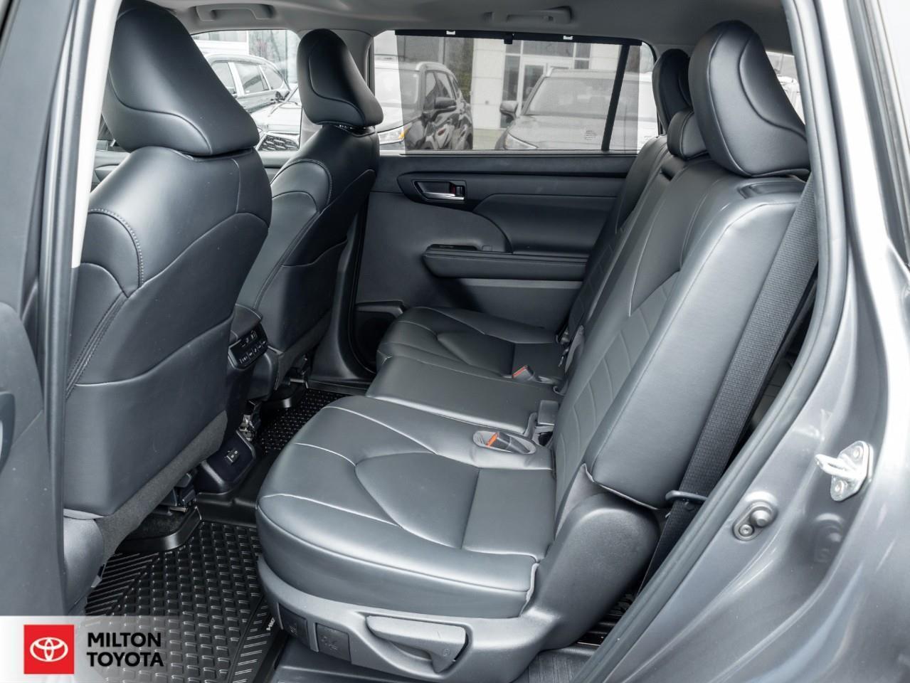 2023 Toyota Highlander LEATHER SUNROOF BLIND SPOT 8 PASSENGER ONE OWNER T Photo