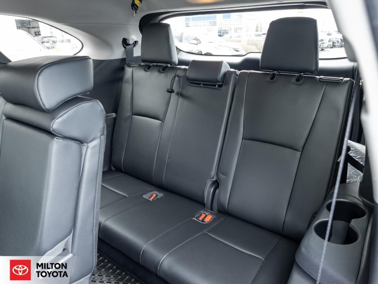 2023 Toyota Highlander LEATHER SUNROOF BLIND SPOT 8 PASSENGER ONE OWNER T Photo