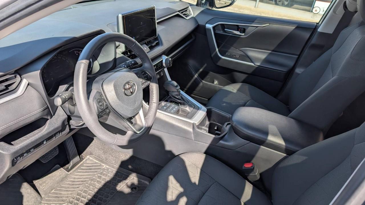 2023 Toyota RAV4 XLE 4dr All-wheel Drive Photo