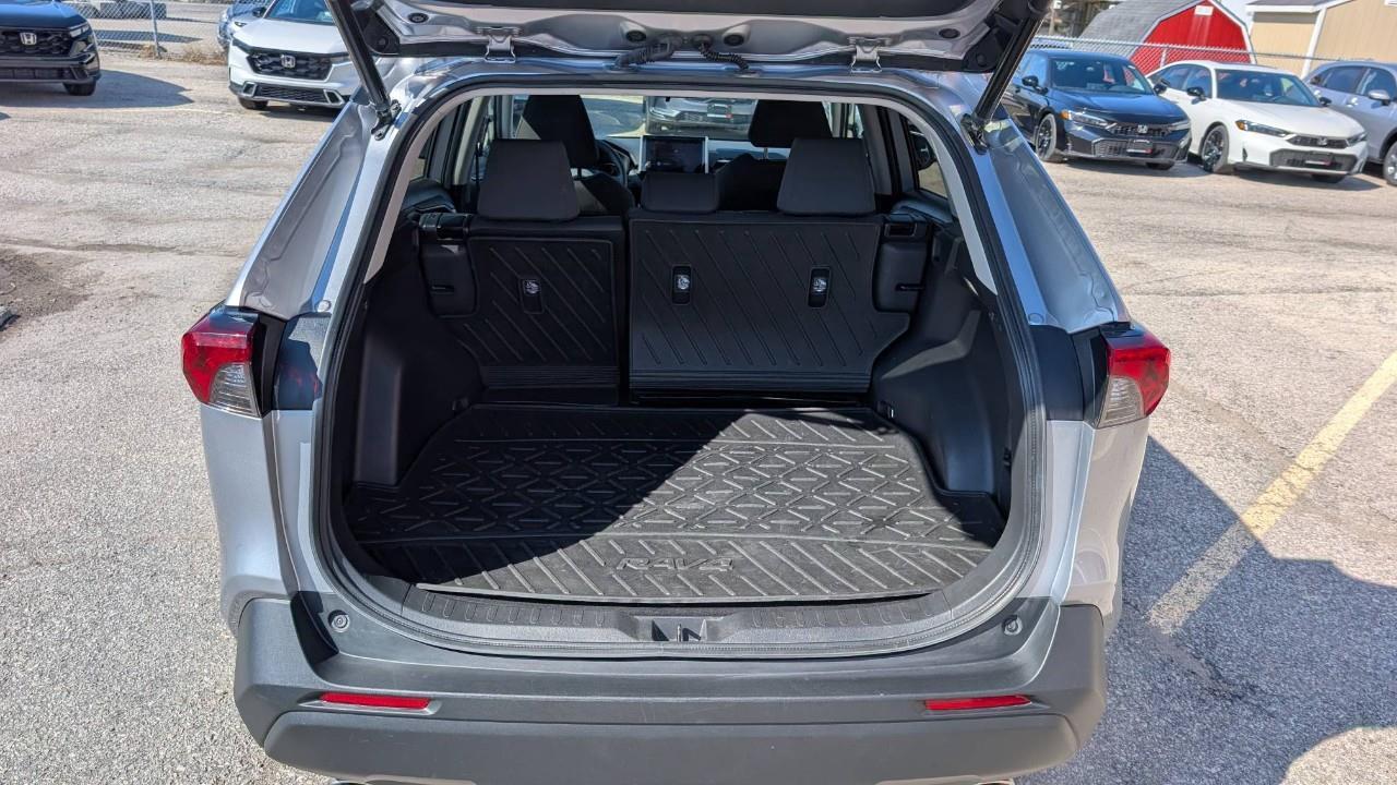 2023 Toyota RAV4 XLE 4dr All-wheel Drive Photo